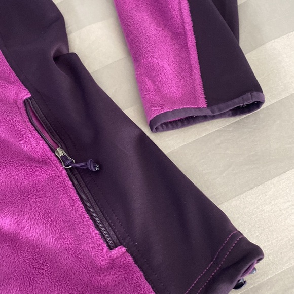 Mountain Hardware woman’s Large full zip fleece - Picture 5 of 10